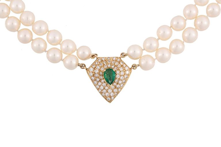 Pearl necklace with 14k yellow gold emerald and diamond clasp