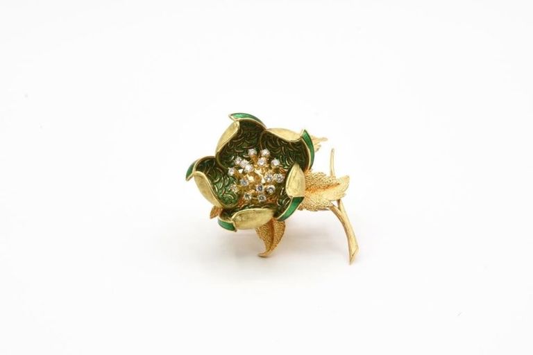 18k gold and enamel cluster diamond brooch