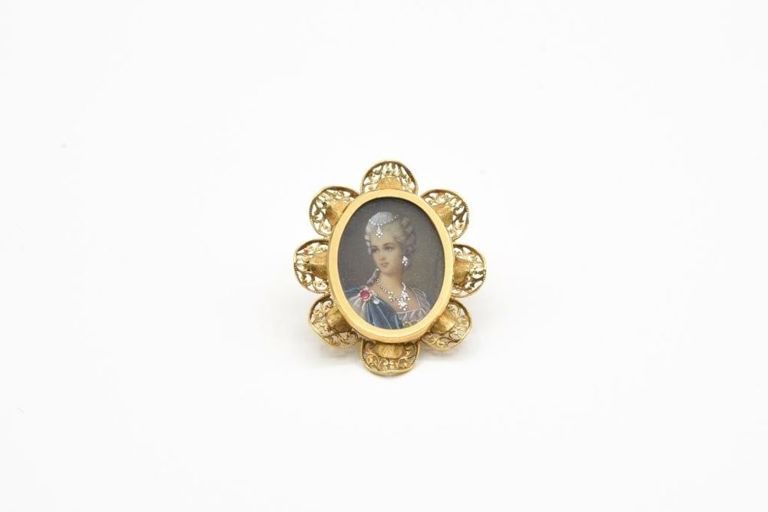Victorian 18k gold portrait pin pendant