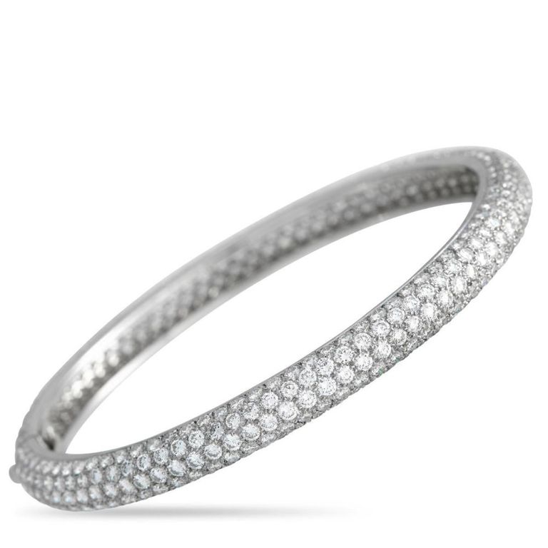 18k white gold diamond pavé bangle