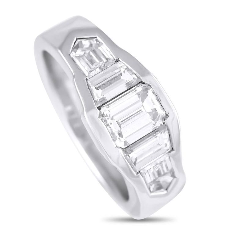 18k white gold diamond ring