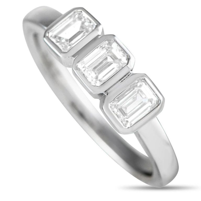 18k white gold diamond ring
