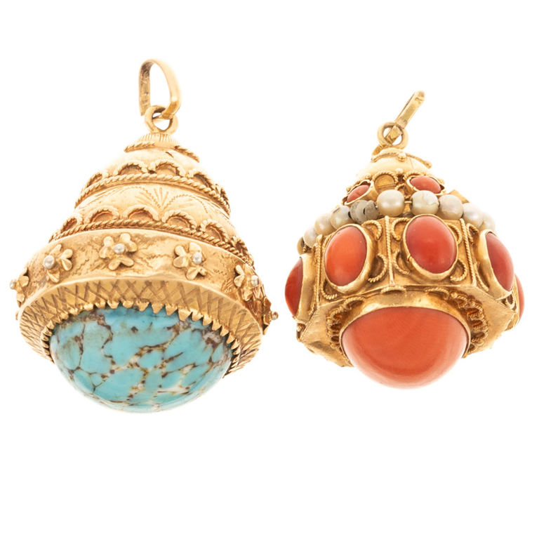 Two 18k yellow gold charm pendants