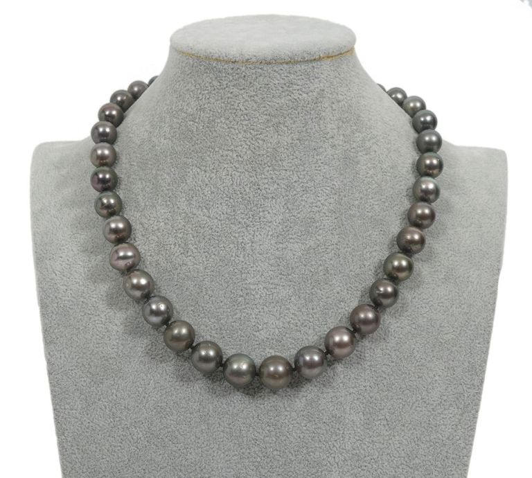 14k white gold Tahitian pearl diamond necklace