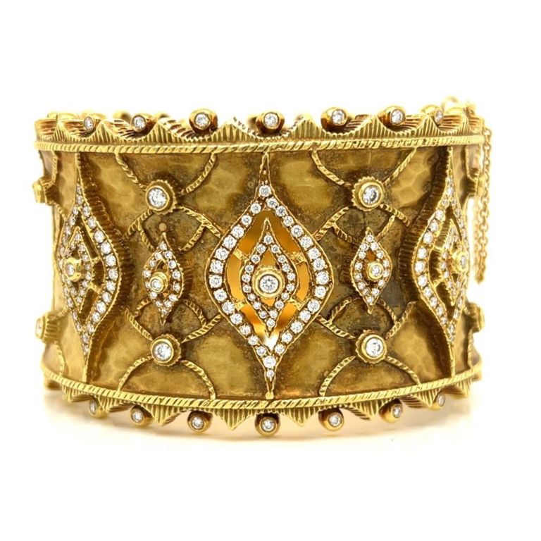 18k yellow gold diamond hinged cuff racelet