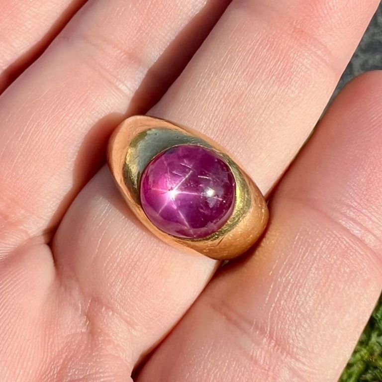 18k yellow gold ruby ring