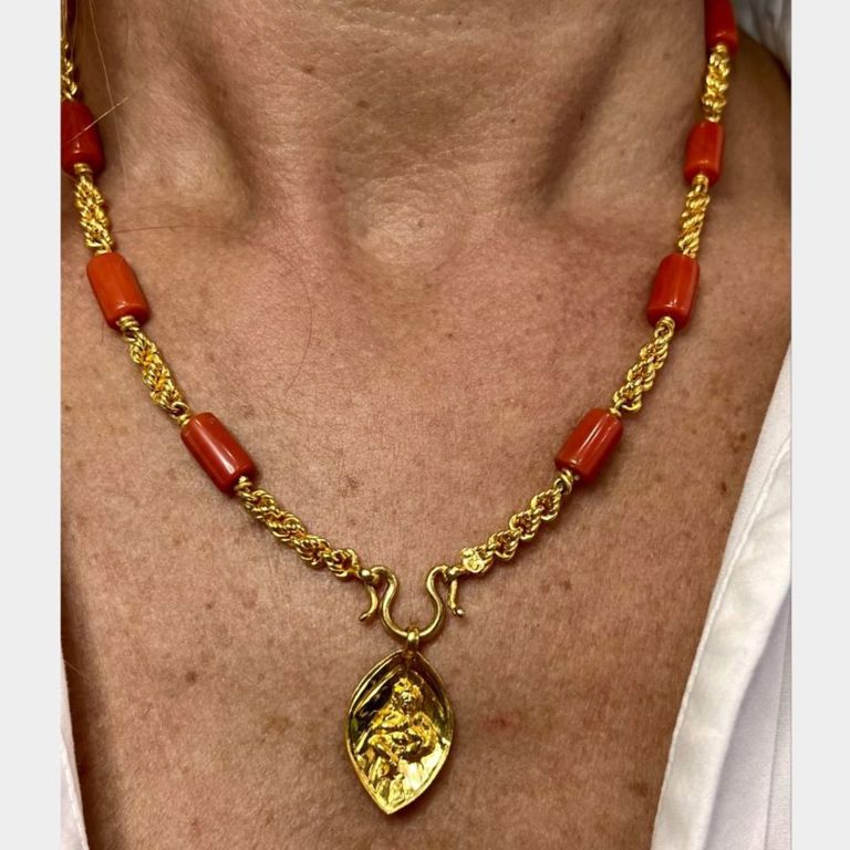 22k yellow gold coral pendant necklace