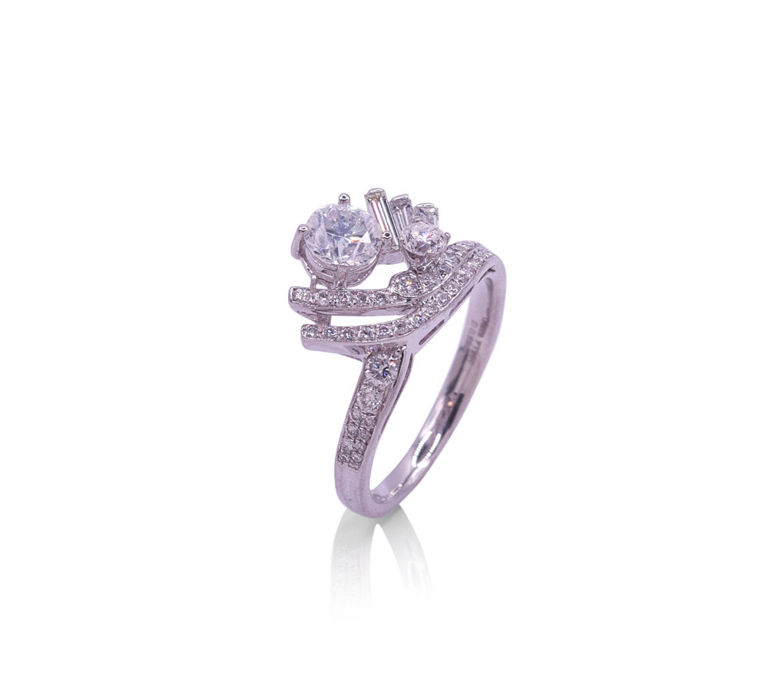 Platinum diamond ring