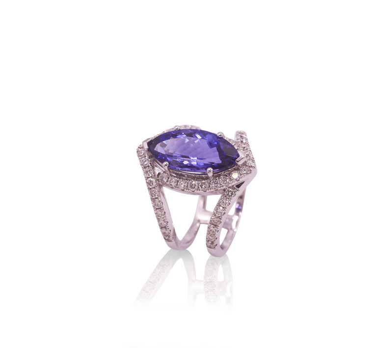 18k white gold tanzanite ring