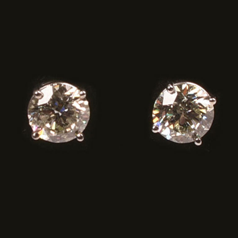 18k white gold diamond stud earrings