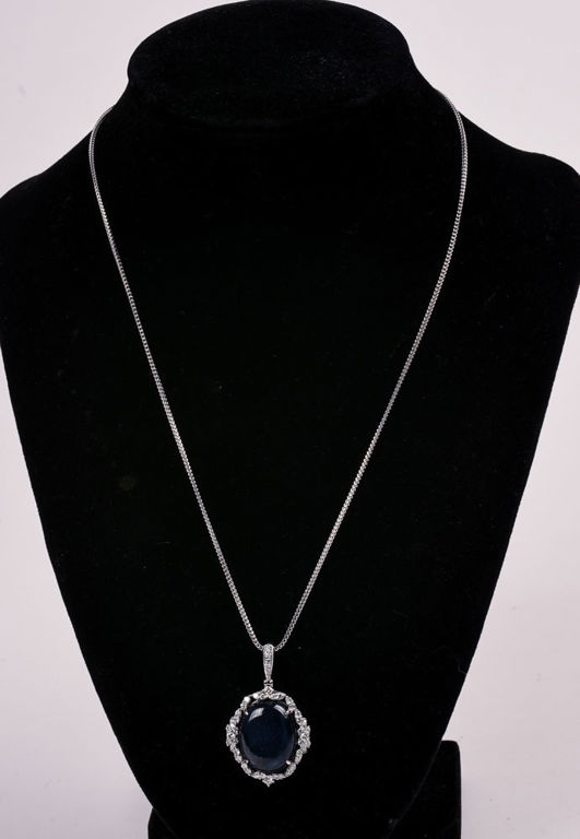 Platinum sapphire pendant with chain
