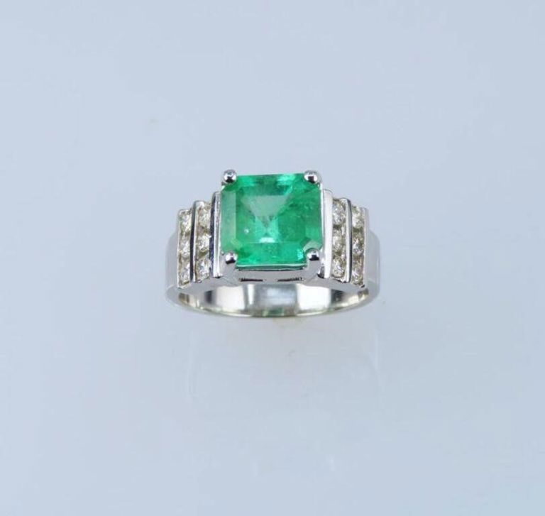 14k white gold emerald and diamond ring