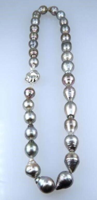 Pearl necklace with 14k white gold clasp