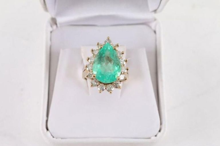 14k yellow gold emerald and diamond ring