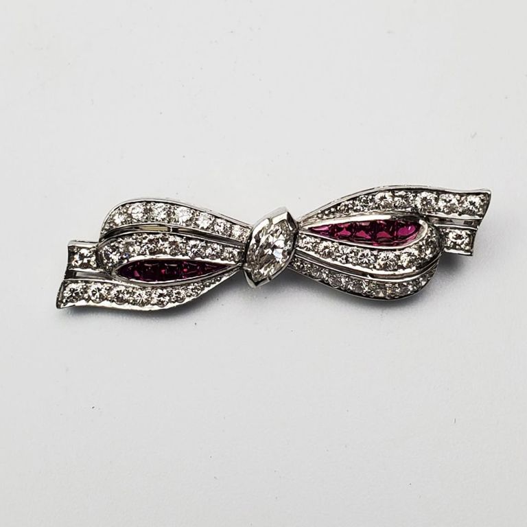 Vintage sapphire and diamond brooch