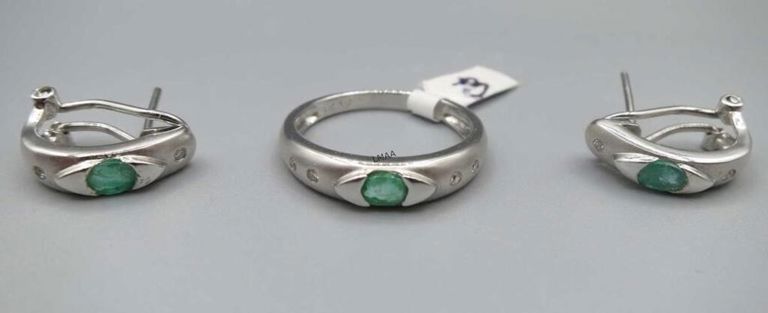 14k white gold diamond and emerald jewelry set