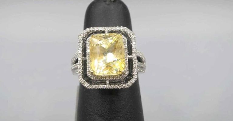 18k two-tone gold sapphire and diamond ring