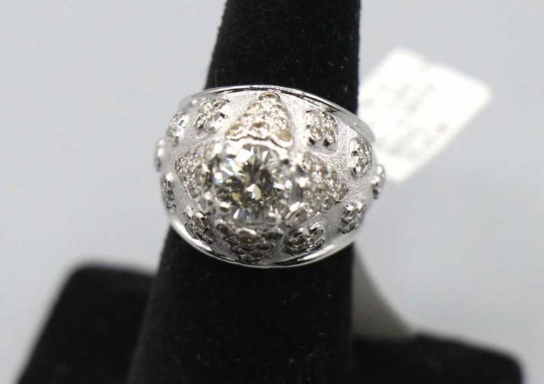 18k white gold diamond ring