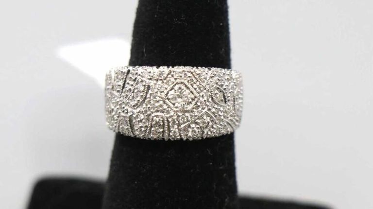 18k white gold diamond ring