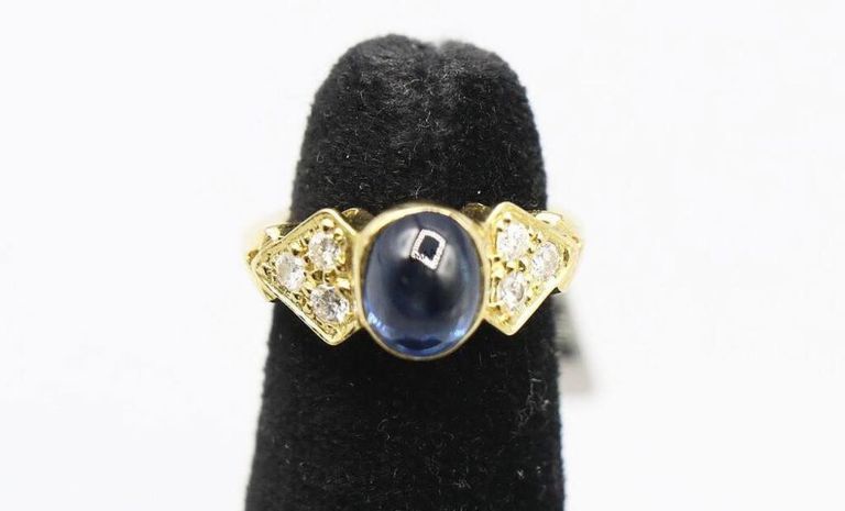 18k white gold sapphire and diamond ring