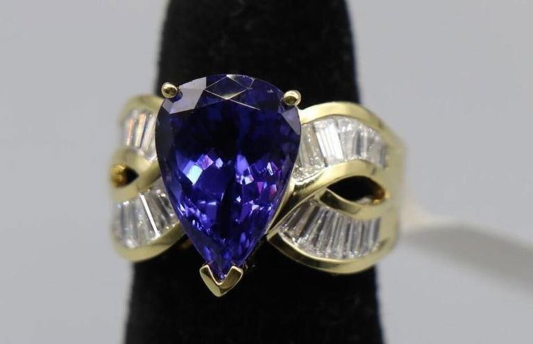 18k yellow gold tanzanite and diamond ring