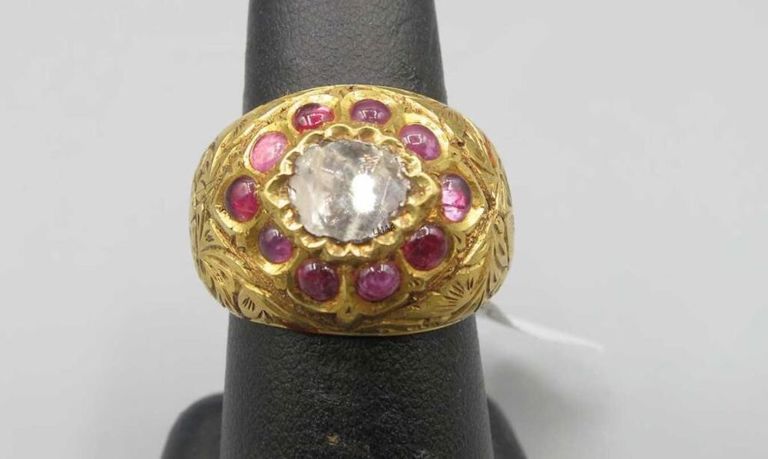 18k yellow gold ruby and diamond ring