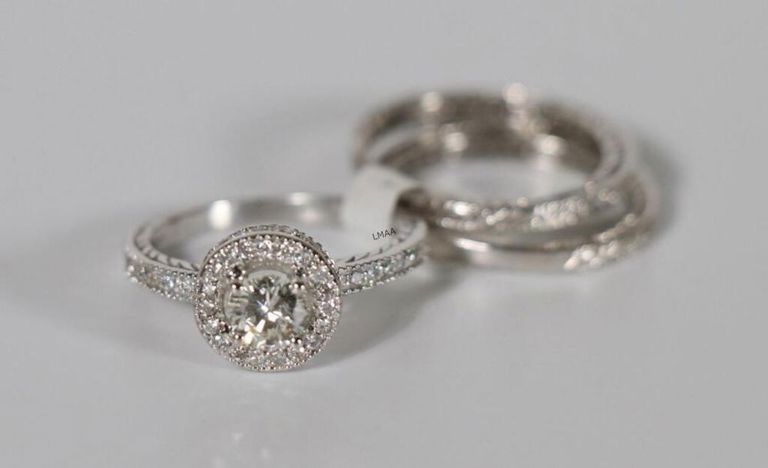 Three 18k white gold diamond rings