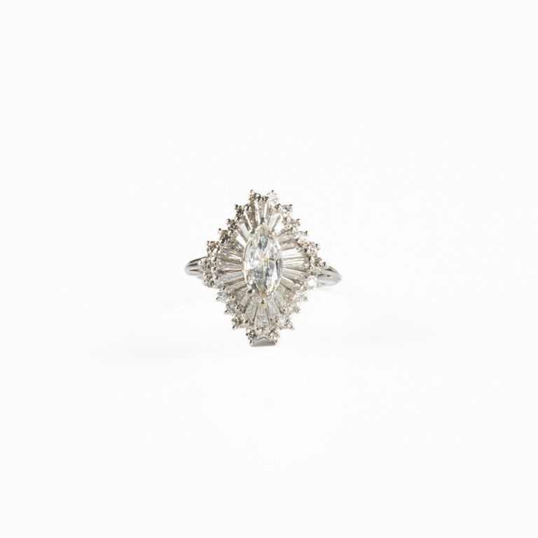 18k white gold diamond ring