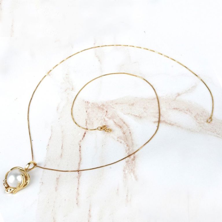 14k yellow gold necklace with pearl and diamond pendant