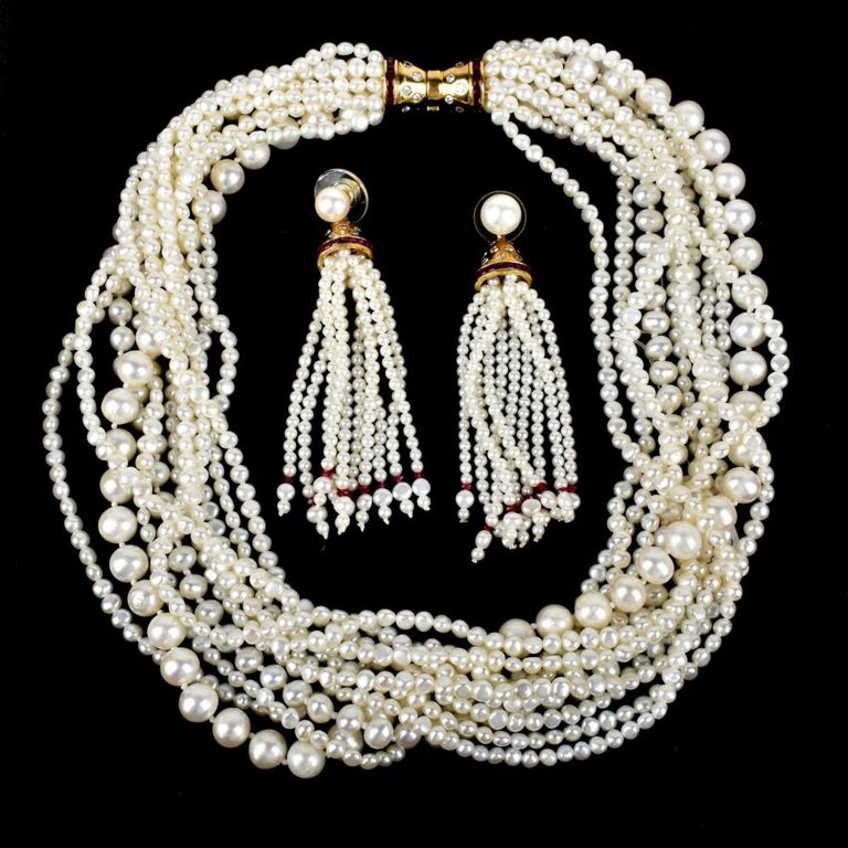 18k yellow gold pearl necklace and tassel earrings