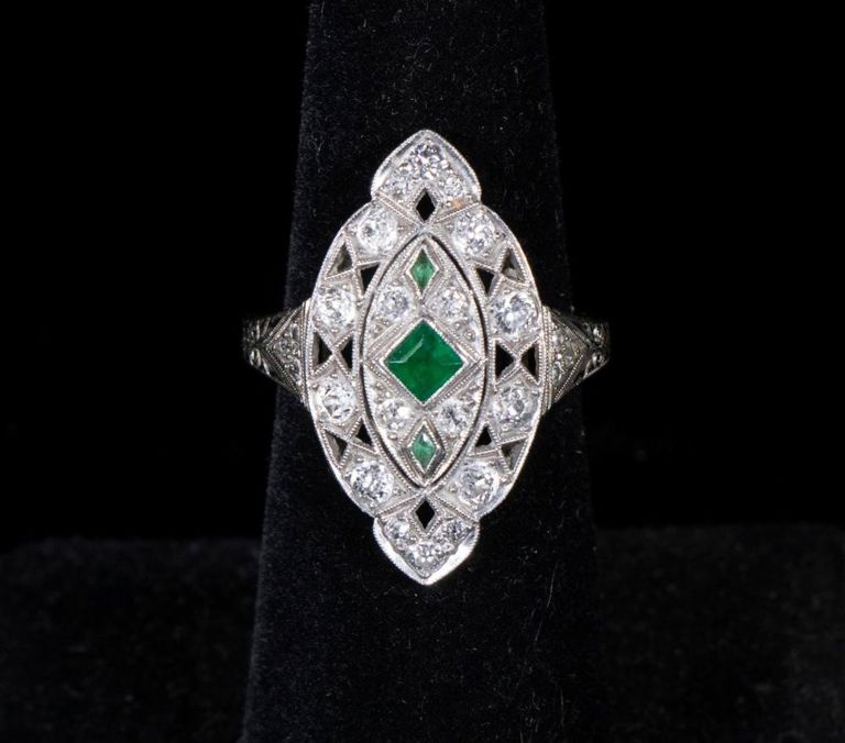 14k white gold emerald and diamond ring