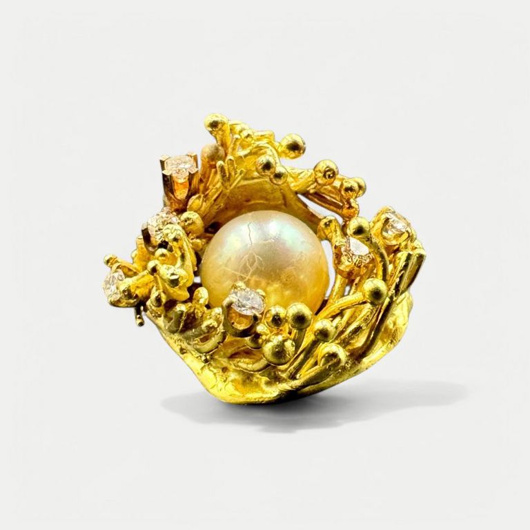 18k gold pearl and diamond ring