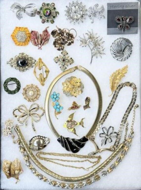 Lot of costume jewelry