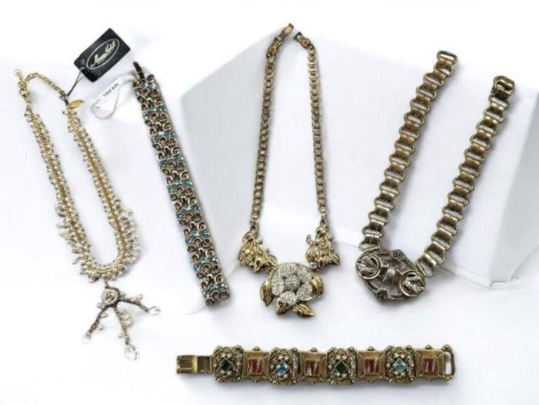 Vintage gold tone pearl jewelry set