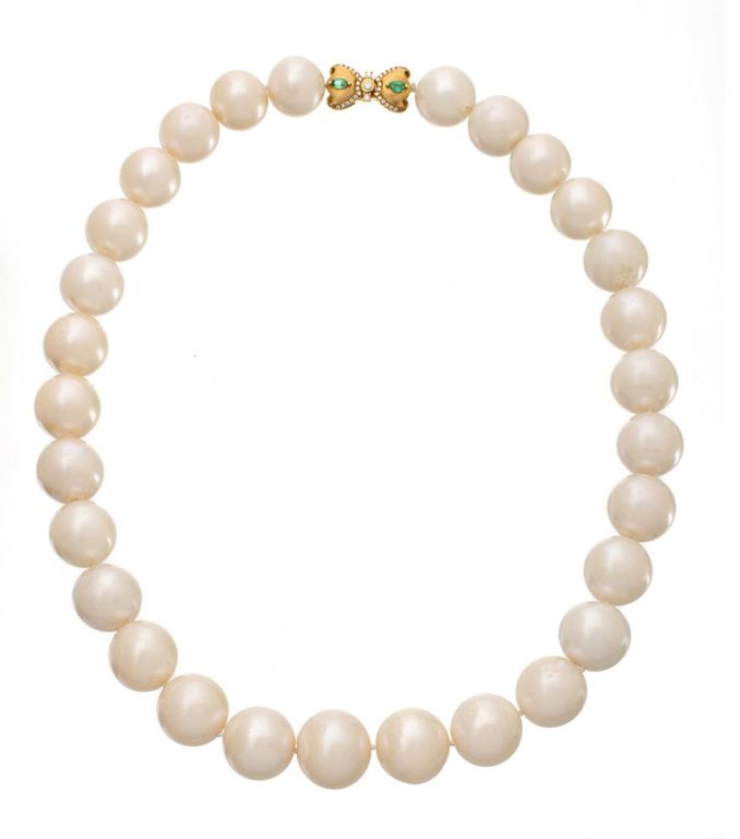 South Sea pearl choker