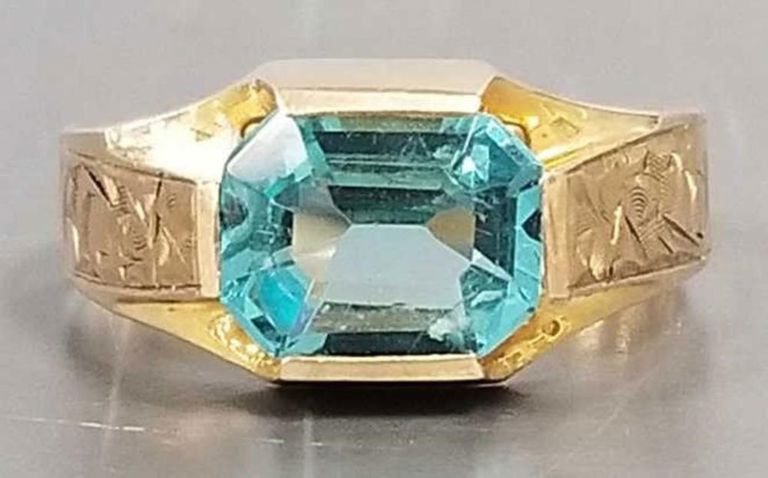 Vintage 10k gold blue stone ring
