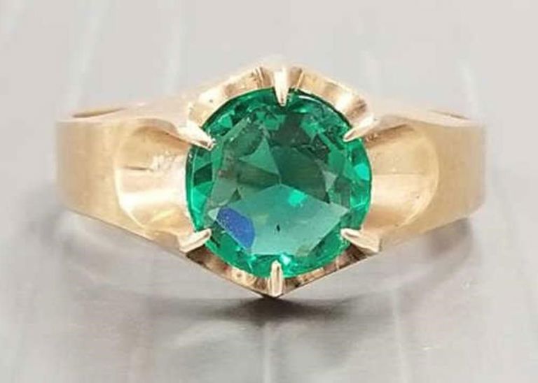 Vintage 10k gold green stone ring