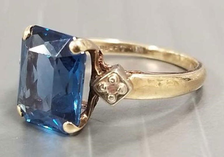 10k gold topaz ring
