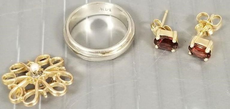 Gold jewelry set