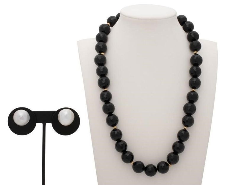 14k gold black onyx and button pearl set