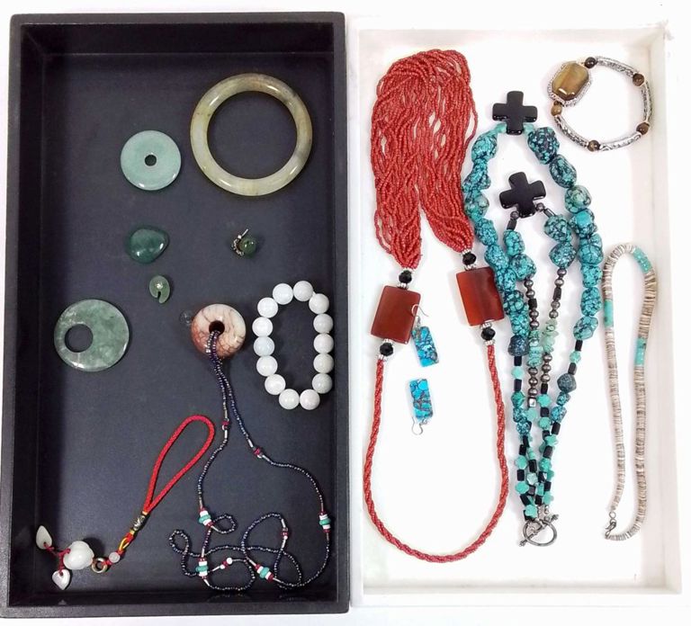 Assorted mineral and jade jewelry set