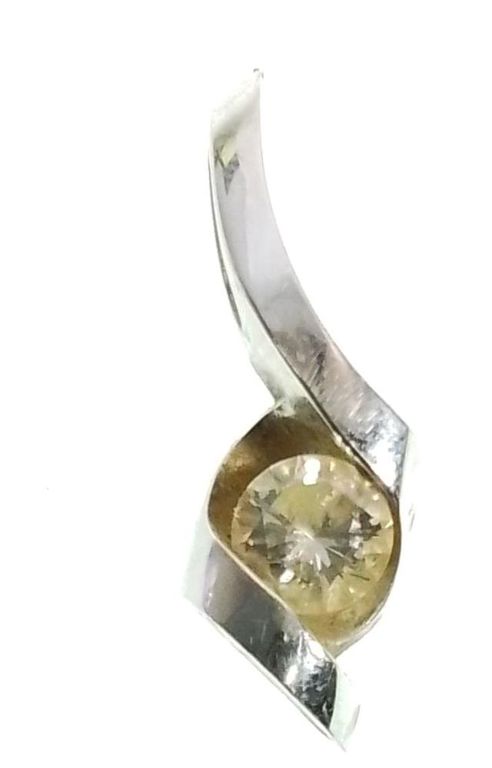 14k white gold diamond "Sire Na" pendant