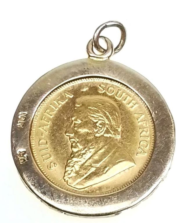 Vintage 10k yellow gold Krugerrand coin pendant