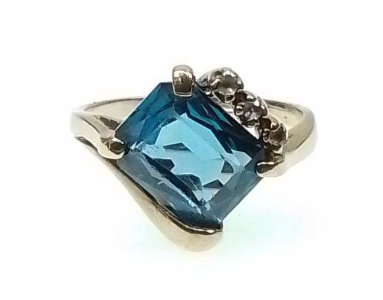 10k yellow gold blue topaz and quartz ring