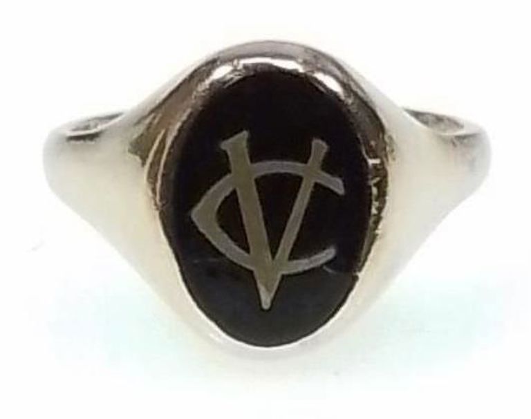10k yellow gold Vassar College ring