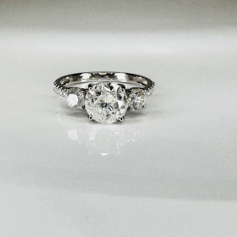 14k white gold diamond trilogy ring