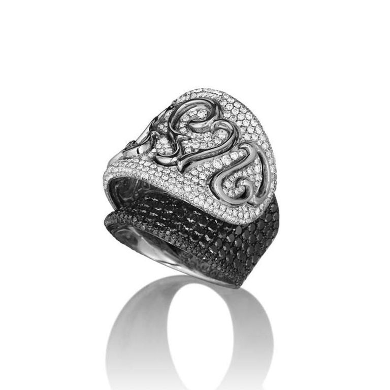 18k white gold black and white diamond heart ring