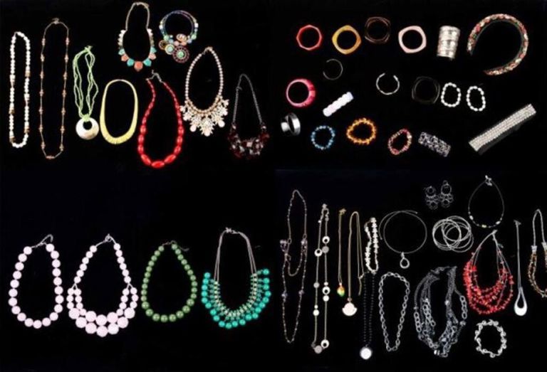 Costume jewelry set with stones