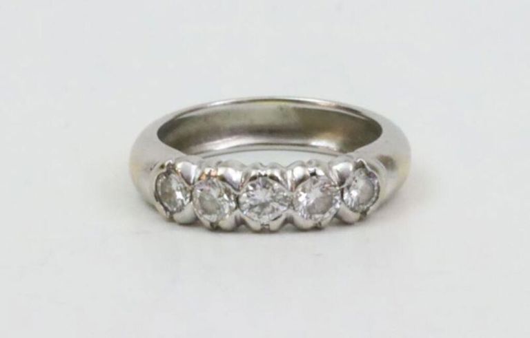 18k gold diamond band