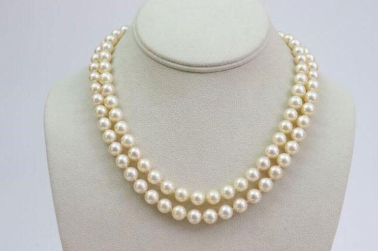 Yellow gold single strand pearl necklace